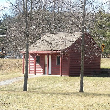 Mohican Little Brown Inn Loudonville Esterno foto